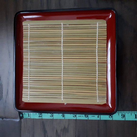 Japanese Lacquerware Plates with Bamboo Mats - Picture 5 of 6